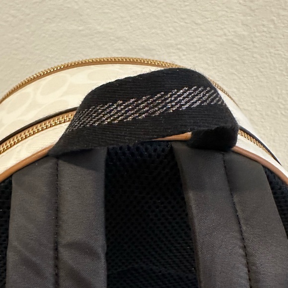 Authentic Coach Court Backpack In Signature Canvas - Picture 13 of 15